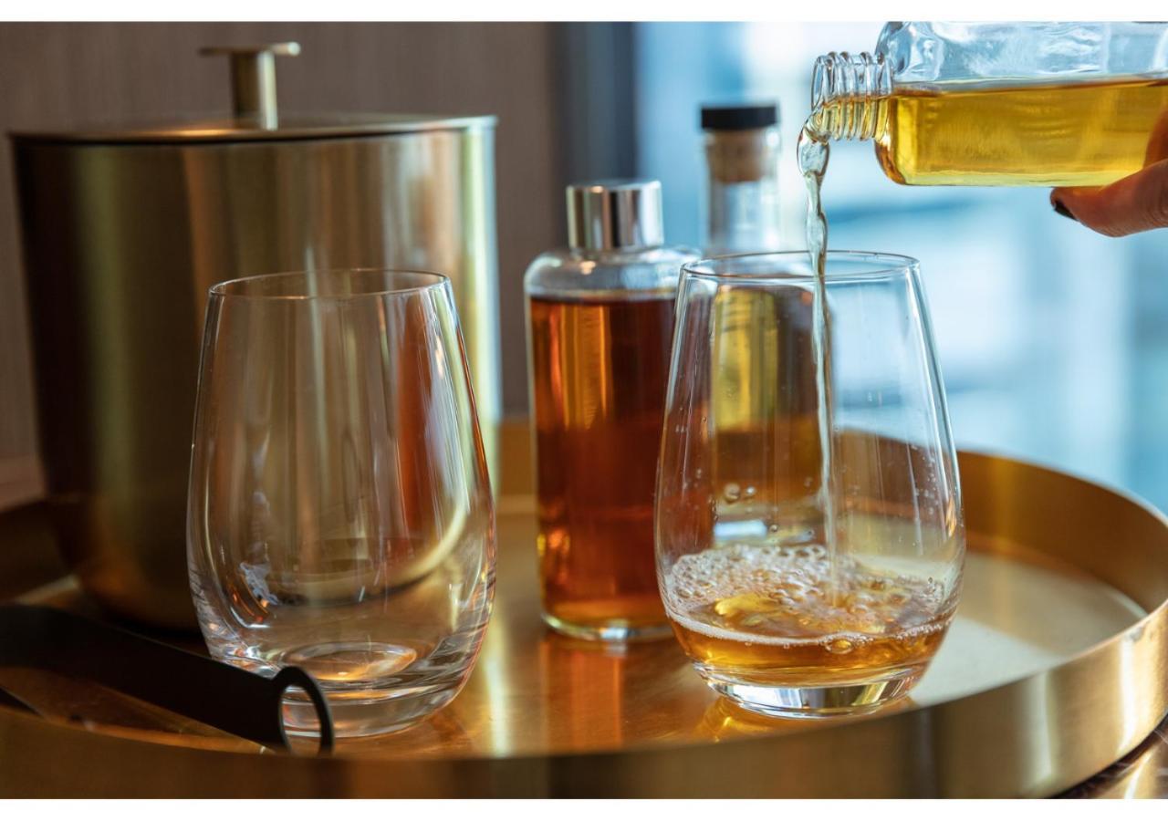 Next Hotel Melbourne, Curio Collection By Hilton Kültér fotó A whisky tasting