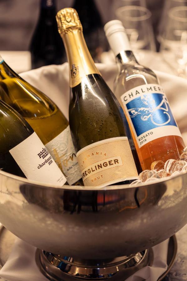 Next Hotel Melbourne, Curio Collection By Hilton Kültér fotó Sparkling wine