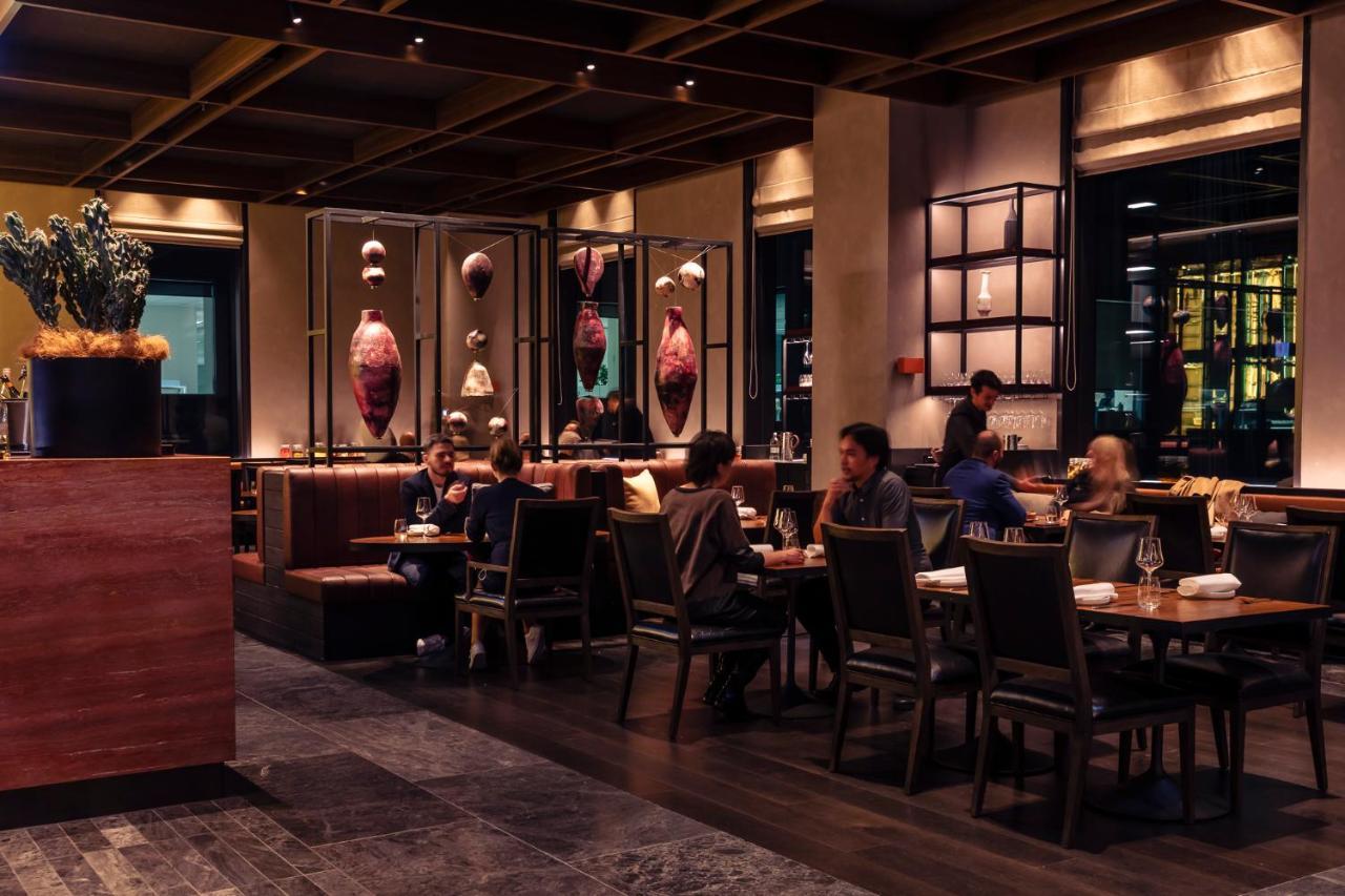 Next Hotel Melbourne, Curio Collection By Hilton Kültér fotó Interior of a restaurant in Hong Kong