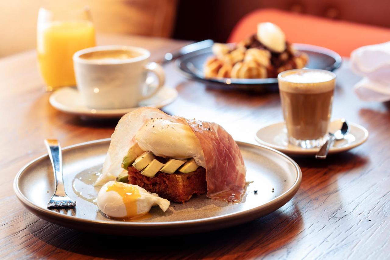 Next Hotel Melbourne, Curio Collection By Hilton Kültér fotó A breakfast at the restaurant