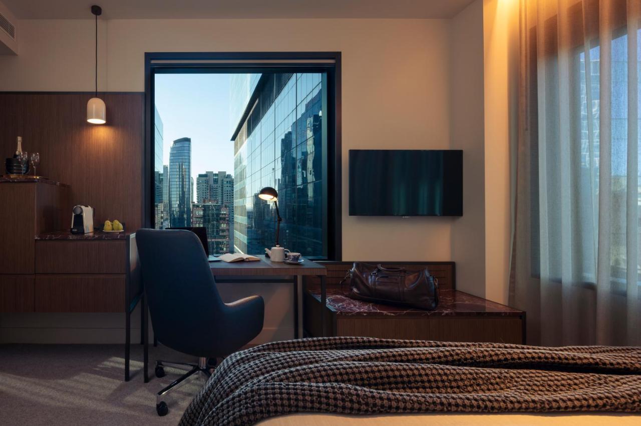 Next Hotel Melbourne, Curio Collection By Hilton Kültér fotó A room at the hotel